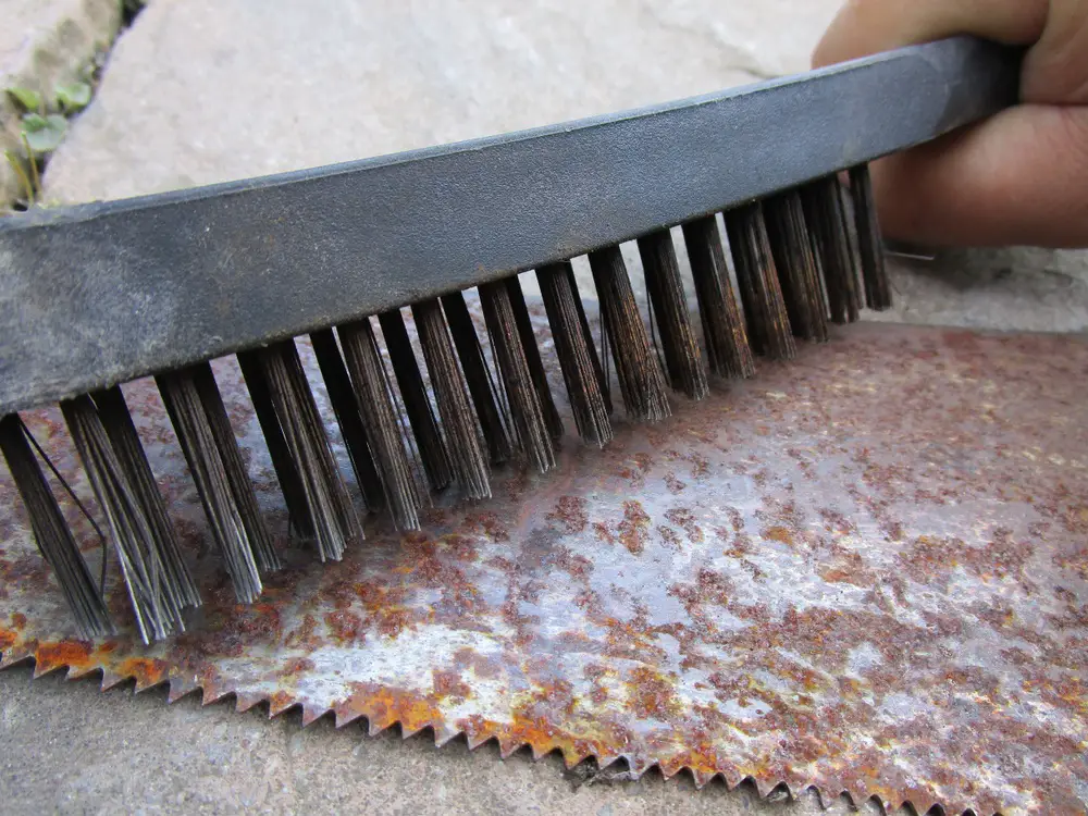 How to Clean a Hand Saw Blade