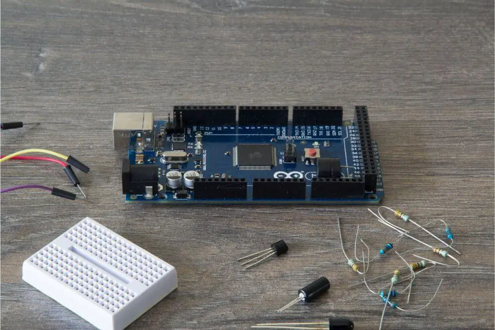 How to Power an Arduino Nano With a Battery